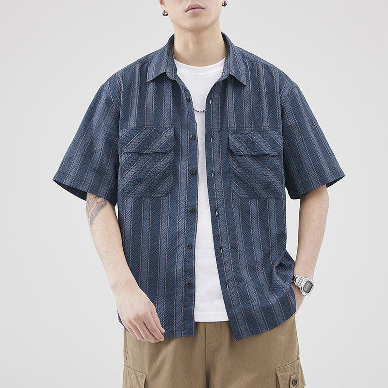 Camisa de Verano para Hombre en Seersucker – Textura a Rayas y Mangas Cortas