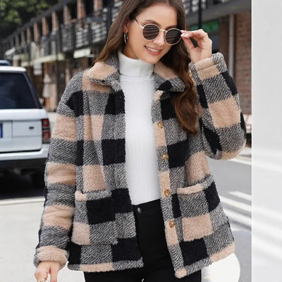 Chaqueta de Mujer de Franela a Cuadros Cozy Chic – Estilo Invernal Redefinido