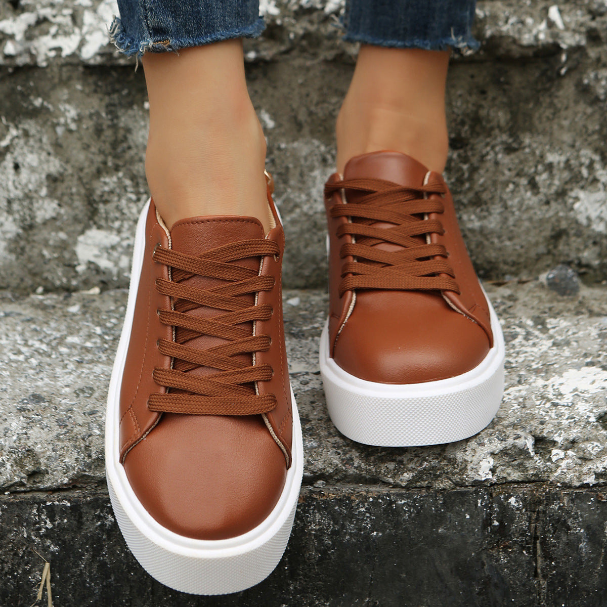 Zapatillas Planas de Mujer con Cadena y Cordones – Calzado Deportivo Casual