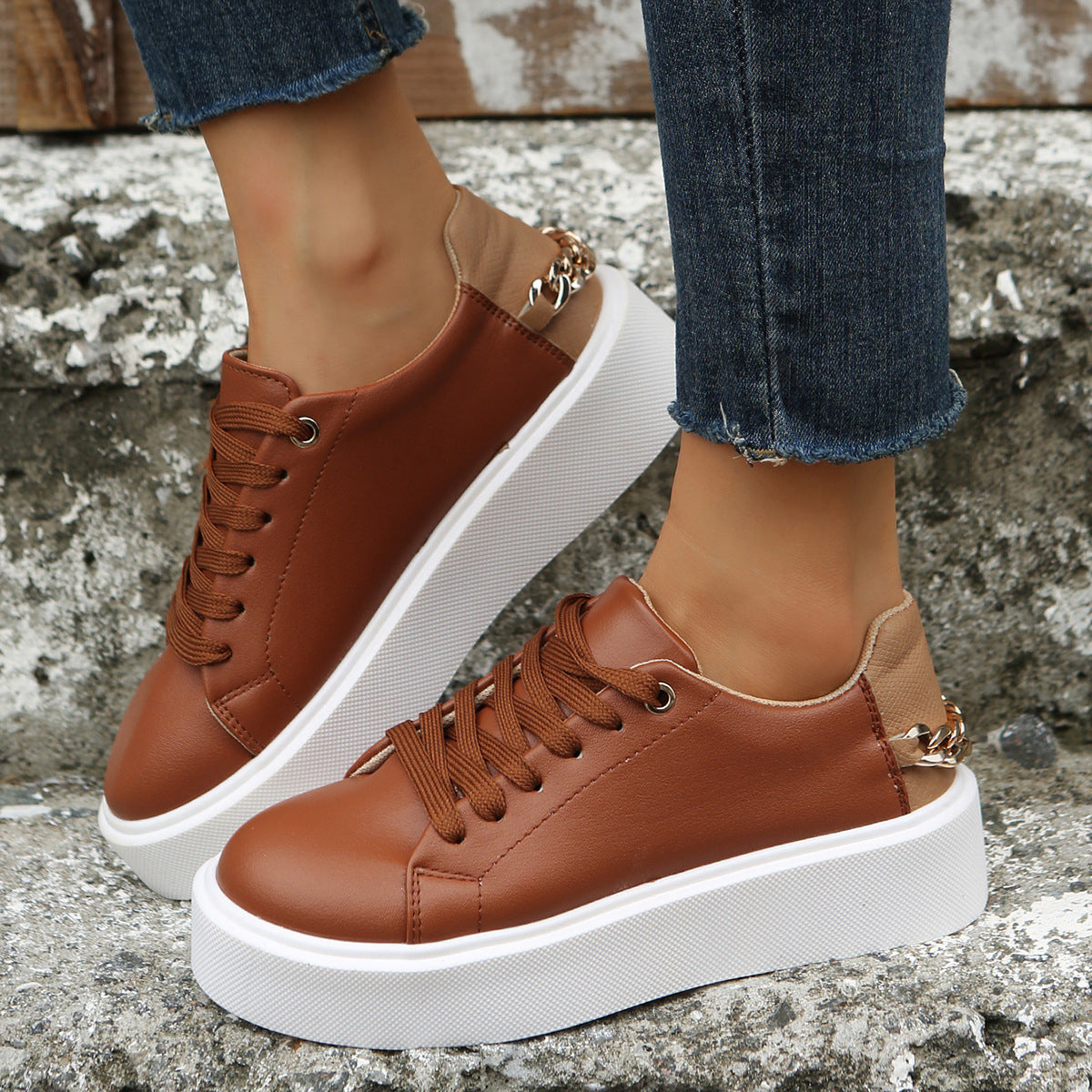 Zapatillas Planas de Mujer con Cadena y Cordones – Calzado Deportivo Casual
